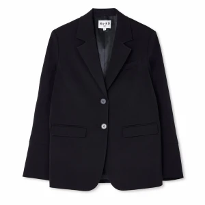 Oversized Blazer  - Oversized Blazer från NA-KD. Super snygg kavaj med oversize passform, fickor på sidan. Nytt skick oanvänd 