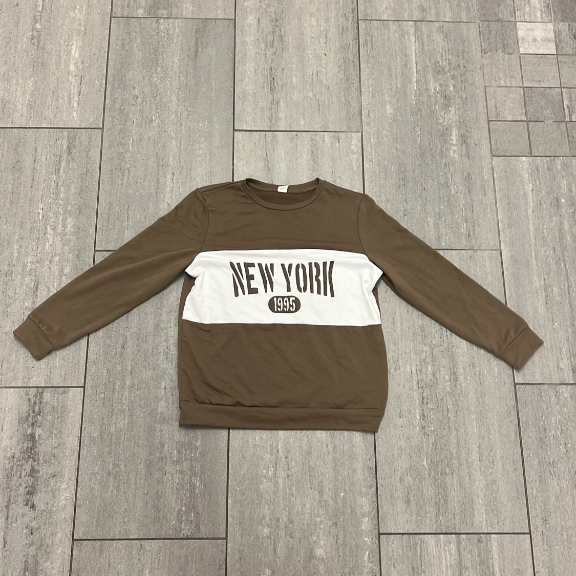 Brun långärmad tröja New York Shein