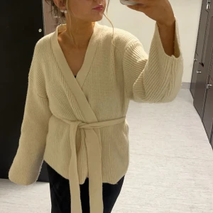 Kofta - Beige kofta i storlek S/M