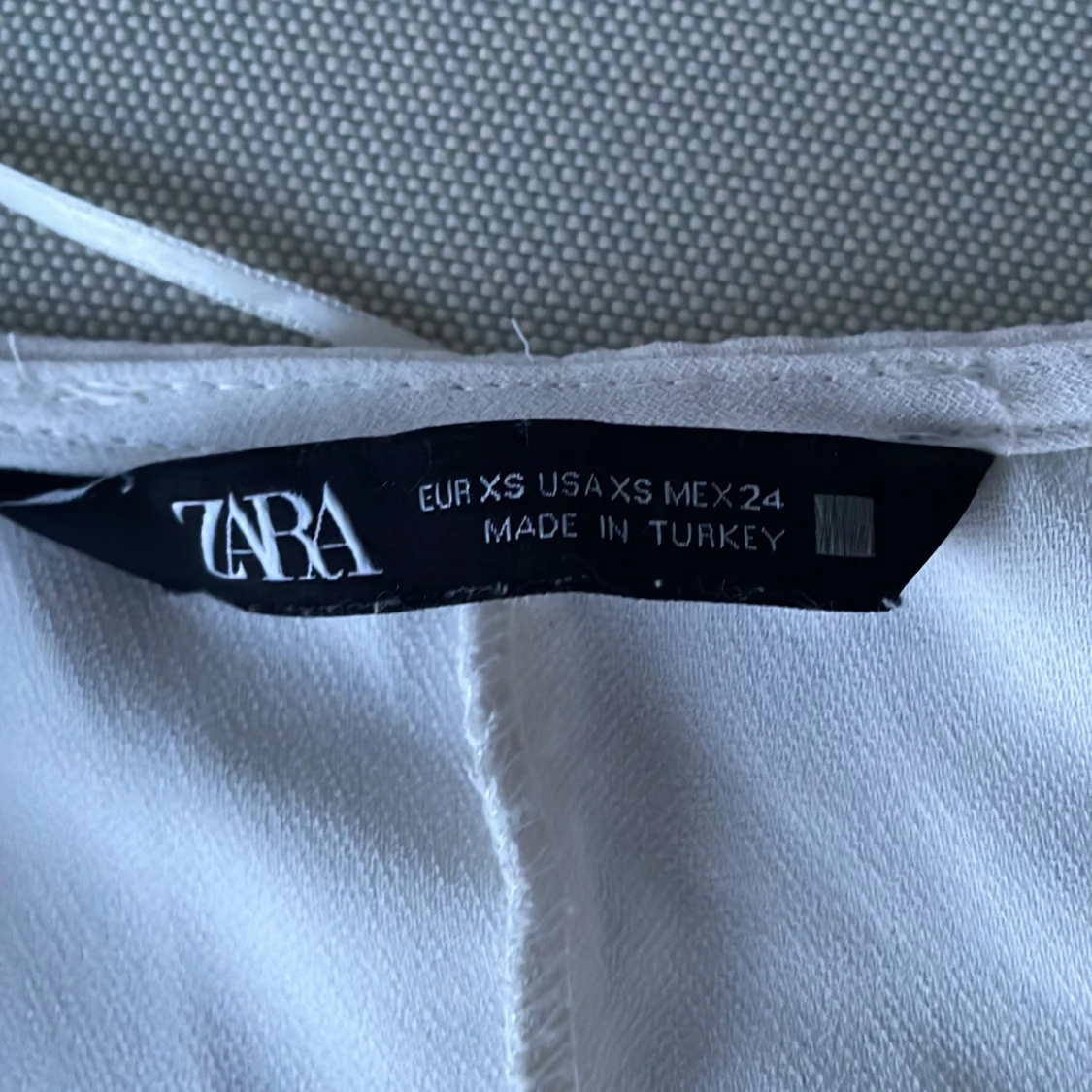 Vit omlottopp från Zara XS - 1