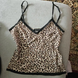 Leopard linne - Vintage Linne i stl M men passar S bra, lite mesh liknande material, men inte genomskinlig 💗💕