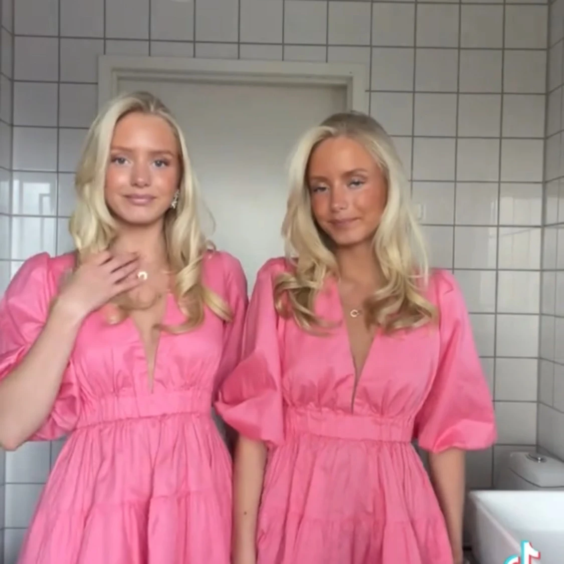 Rosa kortklänning med puffärm - 2