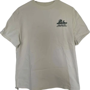 Aimé Leon Dore T-shirt - Riktigt fet t-shirt från Aimé Leon Dore. Storlek S på lappen men sitter som M. Hör gärna av dig med prisförslag och frågor⭐️