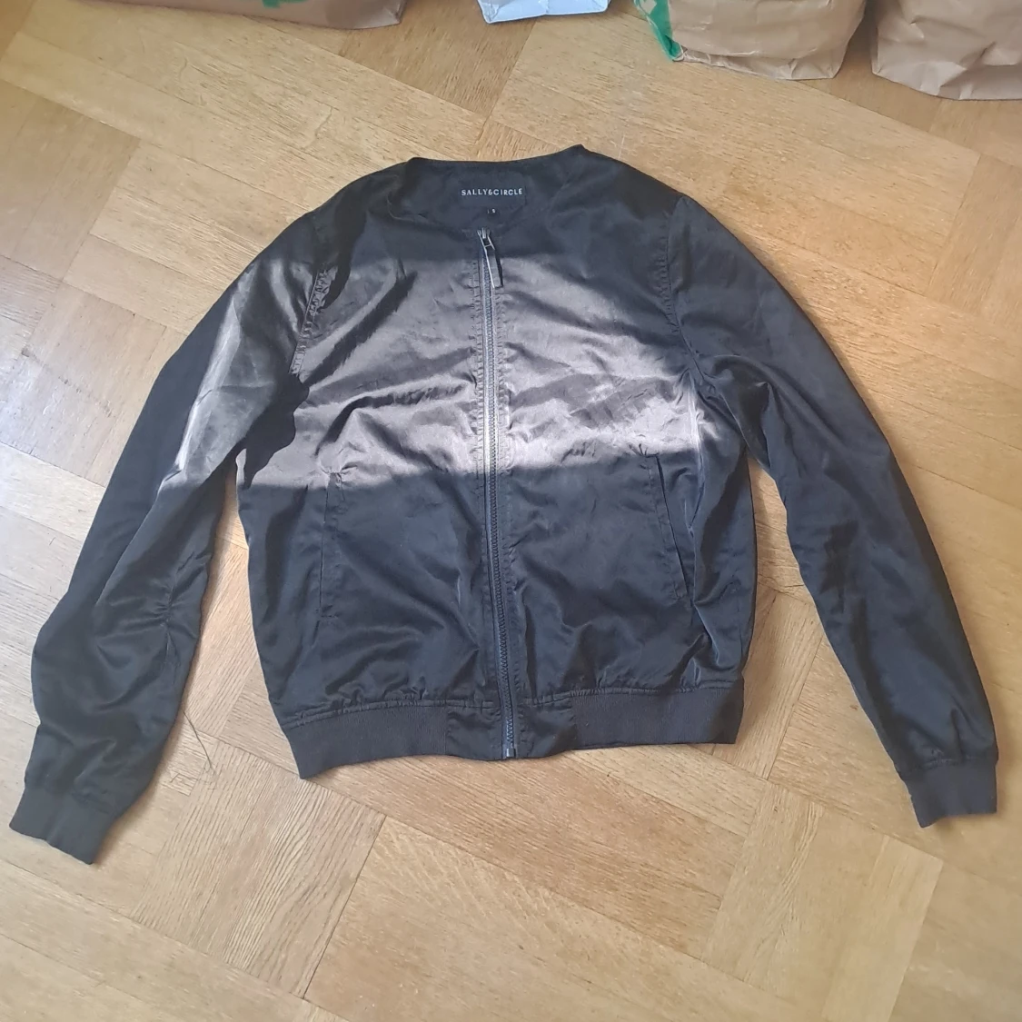 Svart bomberjacka från Sally & Circle