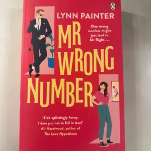 Mr Wrong Number - En charmig och rolig roman om oväntade sms, flirtiga missförstånd och spirande kärlek. Perfekt för dig som gillar romantiska komedier med mycket humor och värme. En bok som får dig att skratta och drömma om kärlek på de mest oväntade sätt.Boken är på engelska 