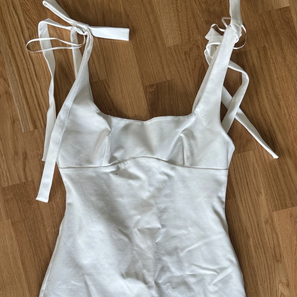 Zara Vit kort klänning med knytband - 1
