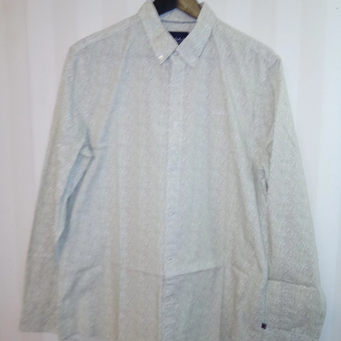 Vit blommig skjorta från Bondelid