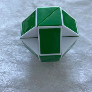 3D Pussel  - Med 32 bitar kan du bygga många olika form  . Helt ny , 109kr/st 