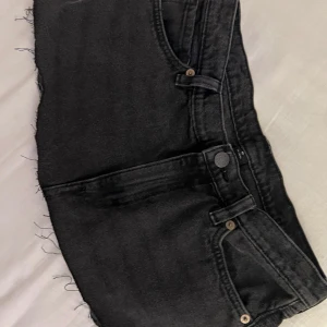 Svart jeanskjol  -  jeanskjol