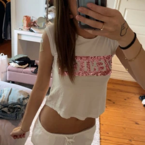 Topp med rosa paljetter - Söt topp med rosa paljetter i bra skick☺️