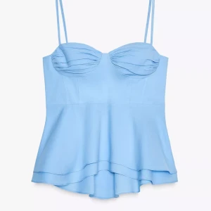 Zara topp blå - ENDAST UPPE I NÅN DAG INNAN JAG LÄMNAR TILLBAKA!Fin topp som passar väldigt bra till sommaren obs liten i storleken! Helt ny och har lapp och allt, aldrig använts