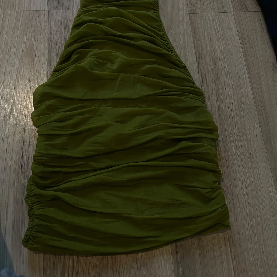 Olivgrön croppad polotopp från Zara - 1