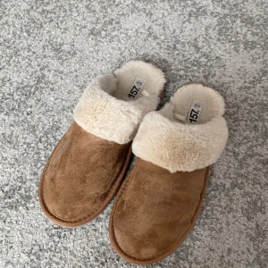 Tofflor - Använda fåtal gånger, inomhus. Storlek 40/41