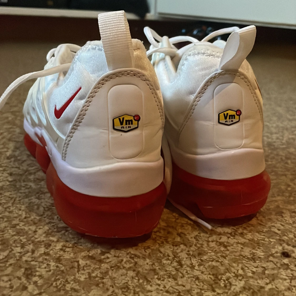 Nike Vapormax Plus vit/röd sneakers - 1