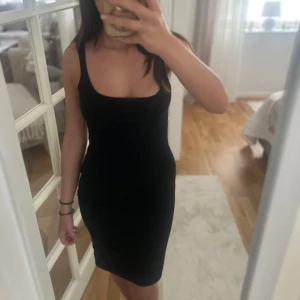 Svart tight klänning från Zara - Svart tight klänning 