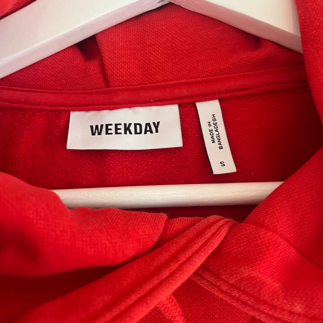 Röd hoodie från Weekday - 1