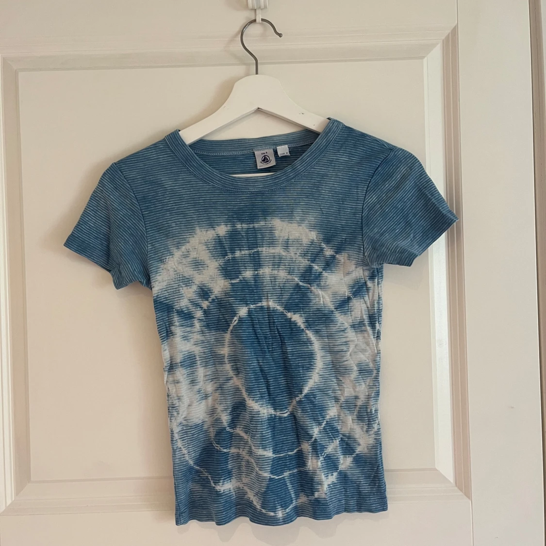 Blå tie-dye t-shirt