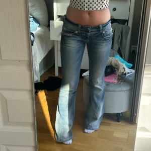 Bootcut miss me jeans - Supersnygga, lågmidjade bootcut jeans från miss me. 