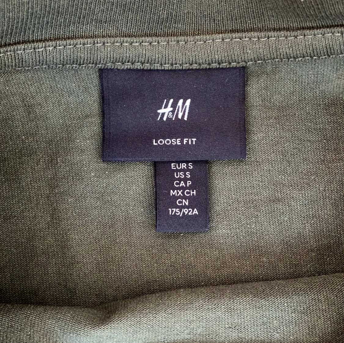 Olivgrön t-shirt från H&M - 1
