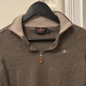 Morris half zip - Morris🤩|storlek M| den är i barnstorlek så den passar xxs|fint skick✅✅✅ inga defekter❌❌❌ skriv vid minsta fråga