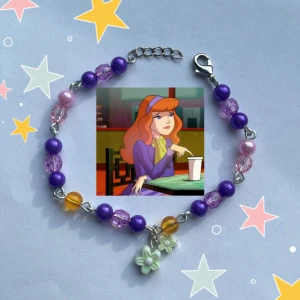 Armband inspirerat av Daphne - Handgjort armband inspirerat av Daphne från Scooby Doo🐾💜
