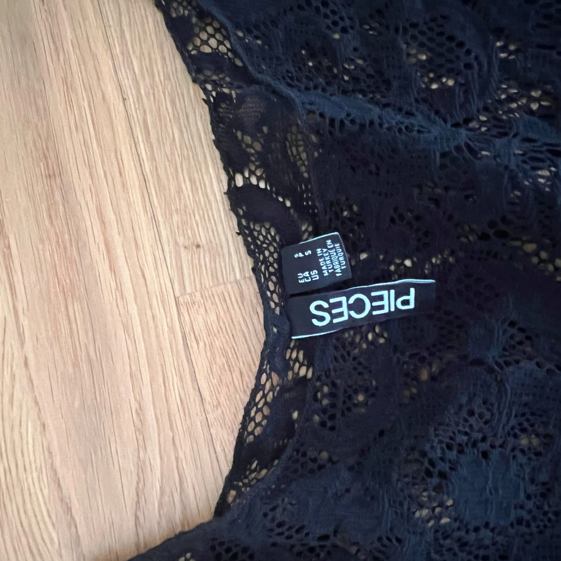 Svart spetsblus från Pieces - 2