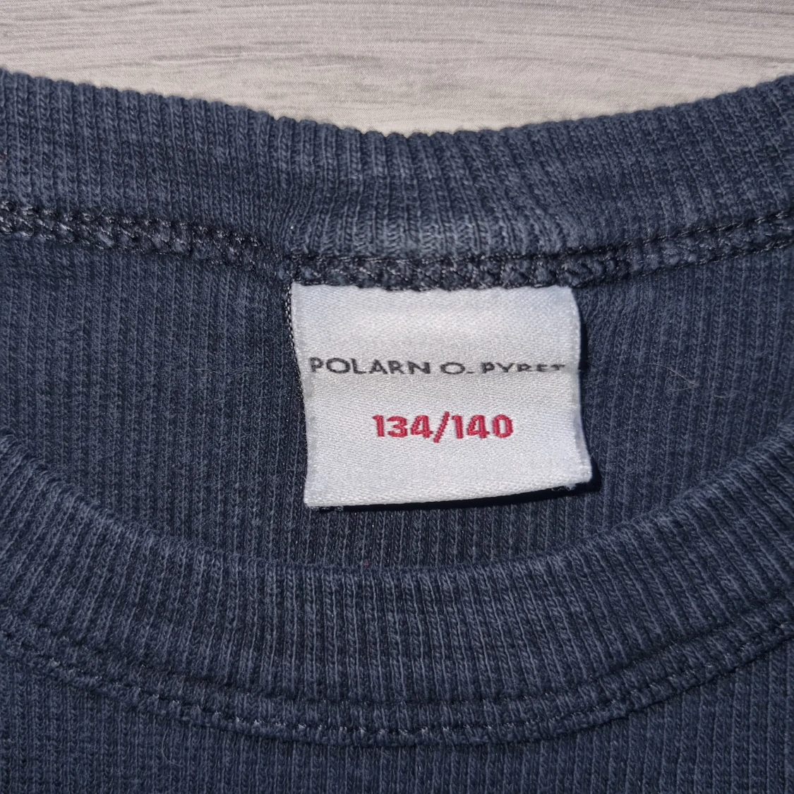 Svart ribbad tröja från Polarn O. Pyret - 2