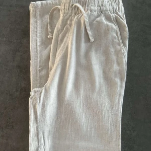 Linnebyxor  - Knappt använda linnebyxor 