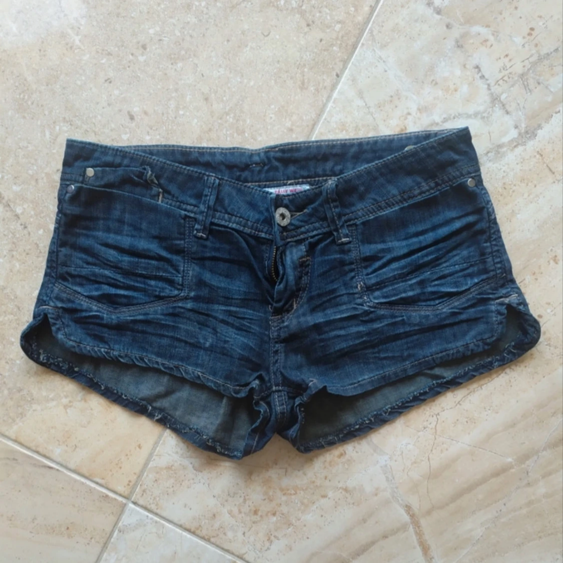 Lågmidjade jeansshorts från Tally Weijl