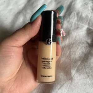 concealer - Endast använd 2 gånger, inte använt själva applikatorn direkt i ansiktet.