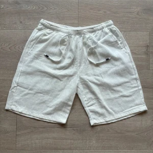Linneshorts  - Säljer dessa då d är för små, är 183 