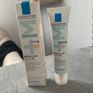 Effaclar Duo+ M Unifiant - Effaclar Duo+ M Unifiant är en tonad ansiktskräm från La Roche-Posay. Den är designad för att korrigera och motverka ojämnheter i huden. Perfekt om du vill täcka finnar men ändå inte ha smink❤️har endast testat den en gång och då tog jag pytte lite så all produkt är kvar plus man får med förpackningen, köpte tyvärr fel för jag ville ha utan färg då jag tänkte använda den på kvällen, säljer för 130kr och köpte för 219kr, pris kan diskuteras❤️🥰