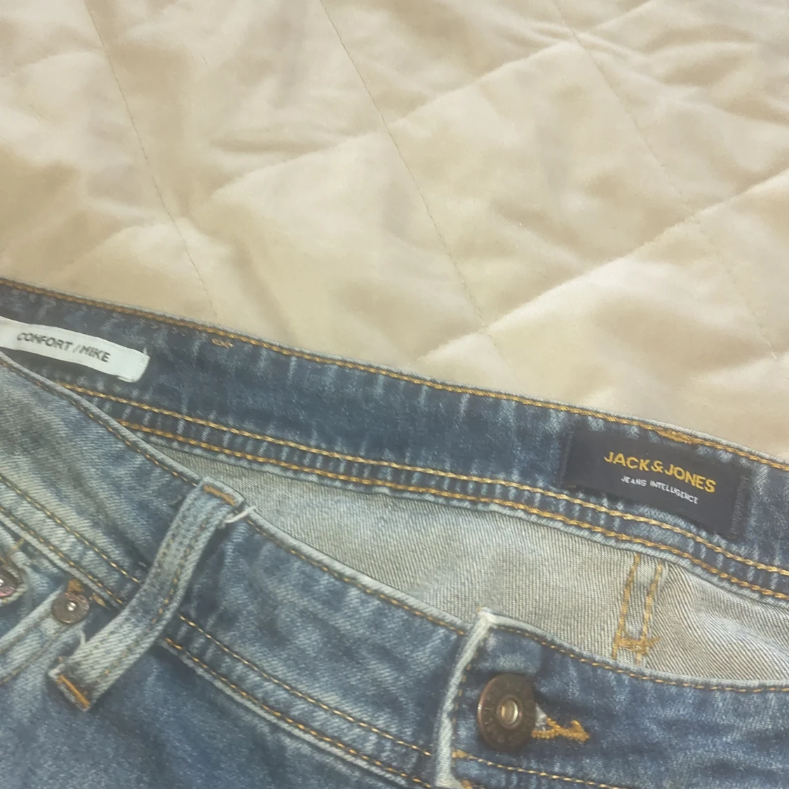 Blå jeansbyxor med klassisk passform - 4