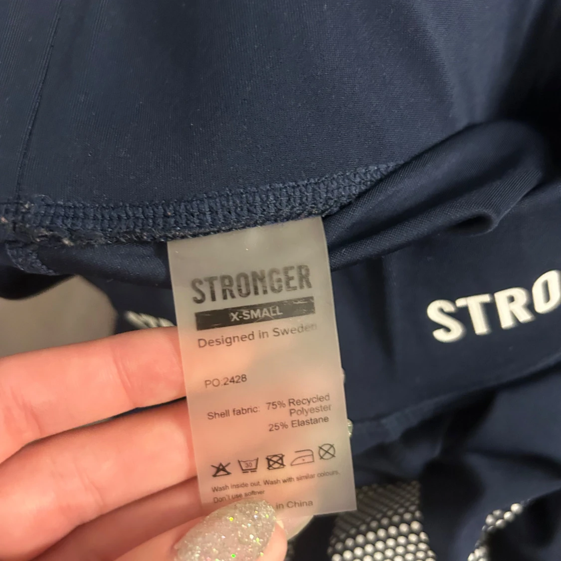 Mörkblå träningstights från Stronger - 3