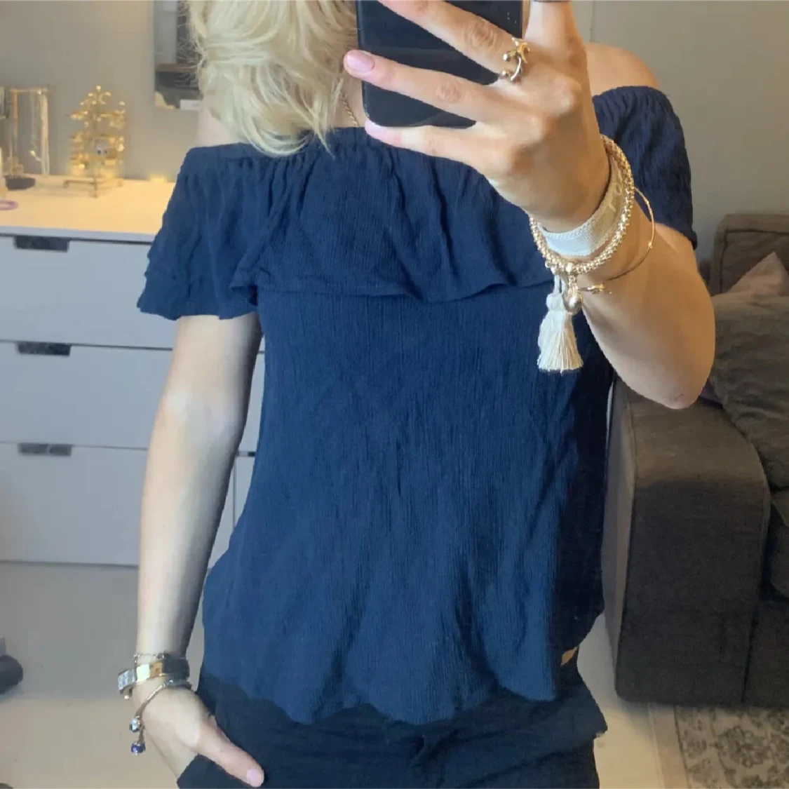 Mörkblå offshoulder topp