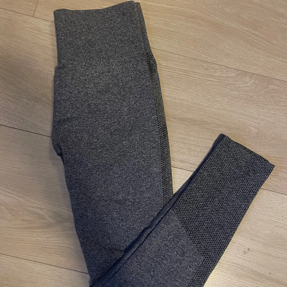 Grå träningsbyxor - 2