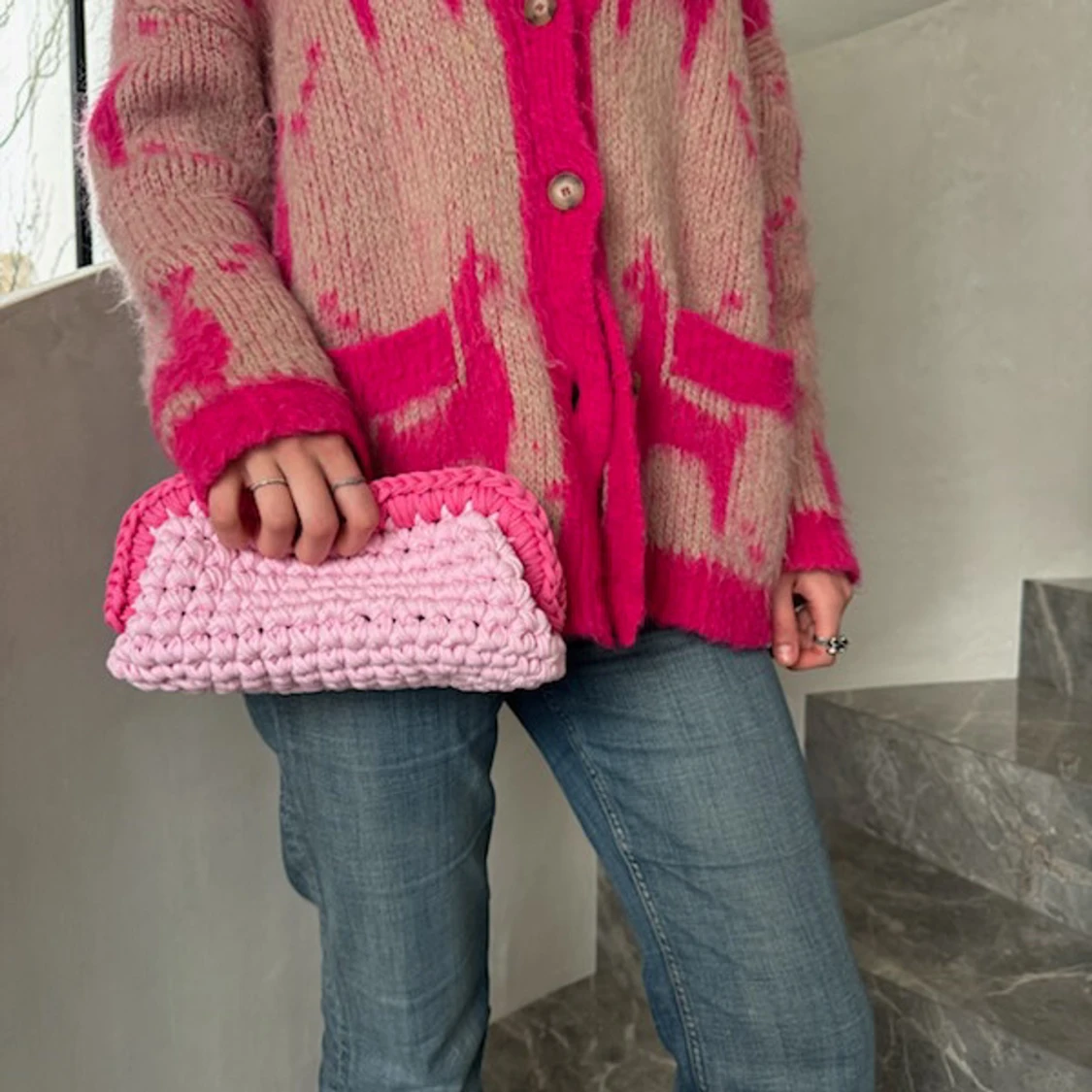 Handvirkad rosa clutch  - 2