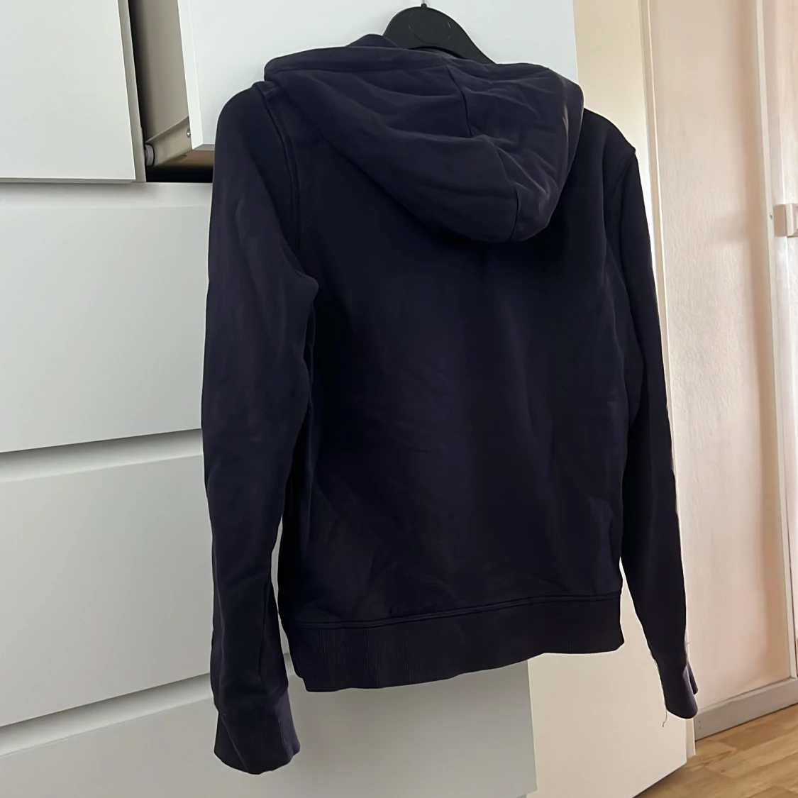 Mörkblå GANT hoodie - 2