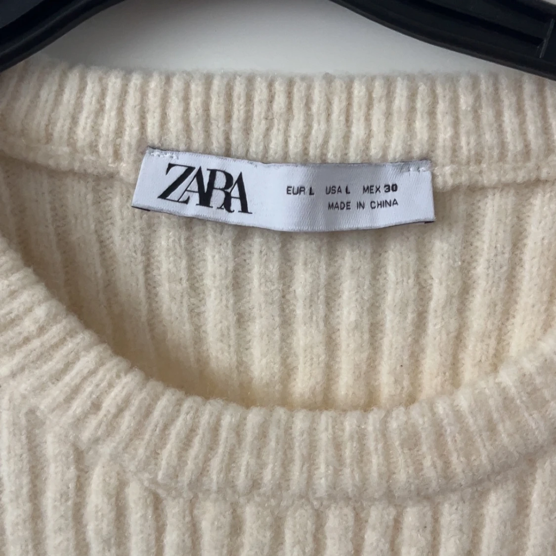 Beige stickad tröja - 1