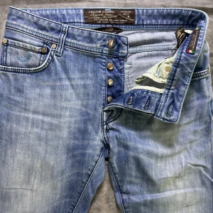 Jacob cohen jeans - Mycket fint skick | Size 30 midja 38, längd 96 | modell 622 Sitter slim straight | Nypris 5000-7000 vårt pris 1099 | 