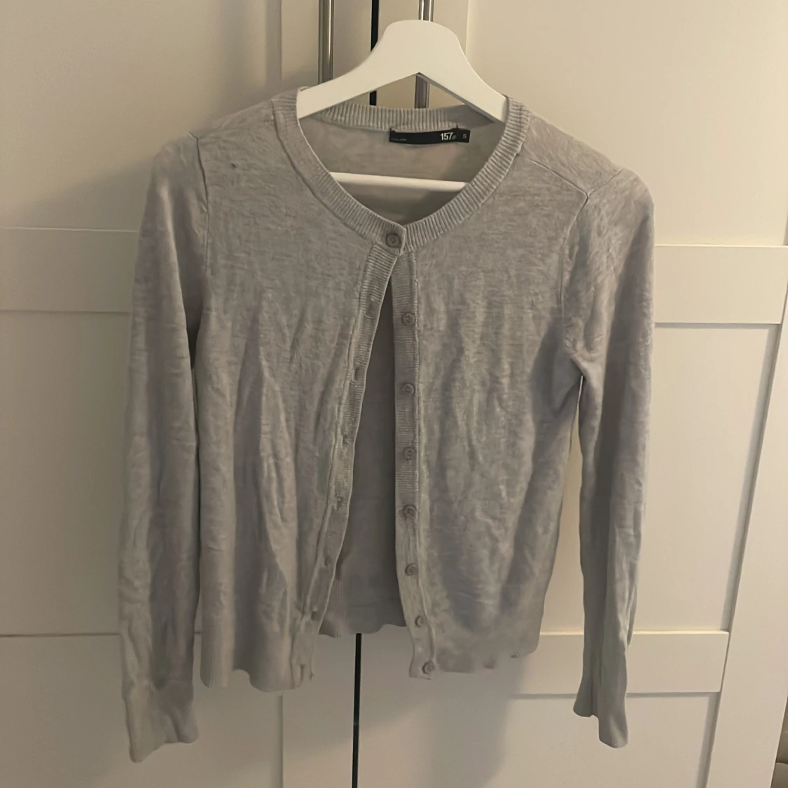 Ljusgrå kofta från 157