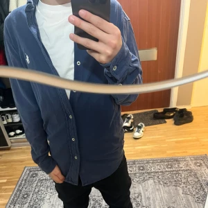 Polo ralp skjorta  - Polo ralp skjorta i fin skick/ Stl S men passar m också / skriv gärna om du är intresserad 