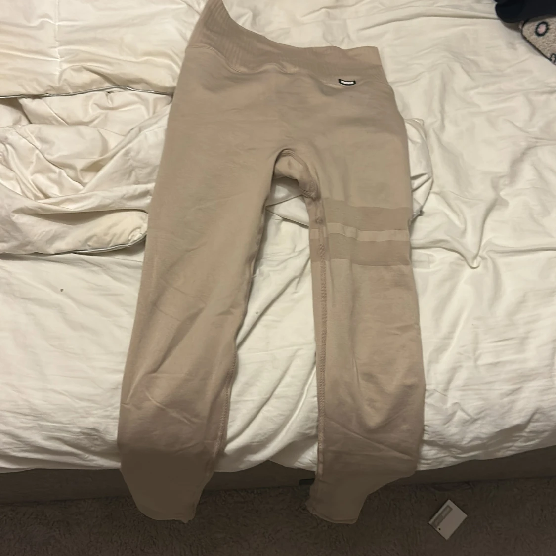 Beige leggings från Stronger - 2