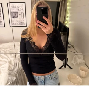 Intimissmi tröja  - Intimissmi tröja med spets nypris 600, använd fåtal gånger