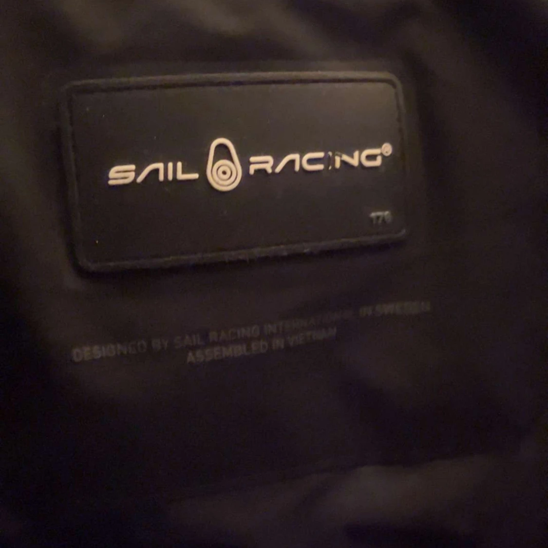 Svart dunjacka från Sail Racing - 2