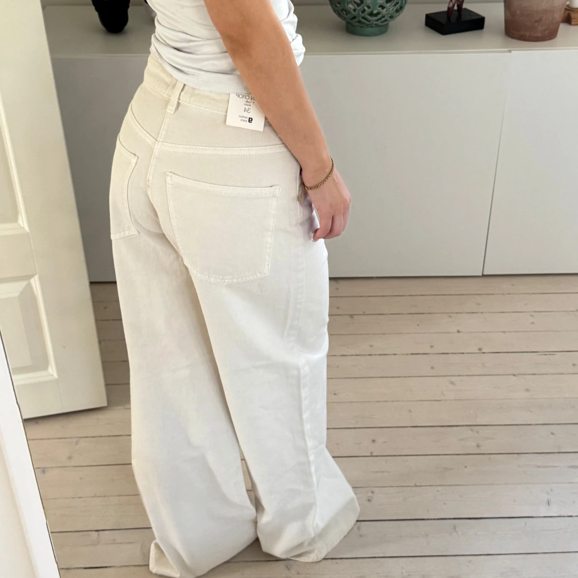 Vita jeans med låg mifja 