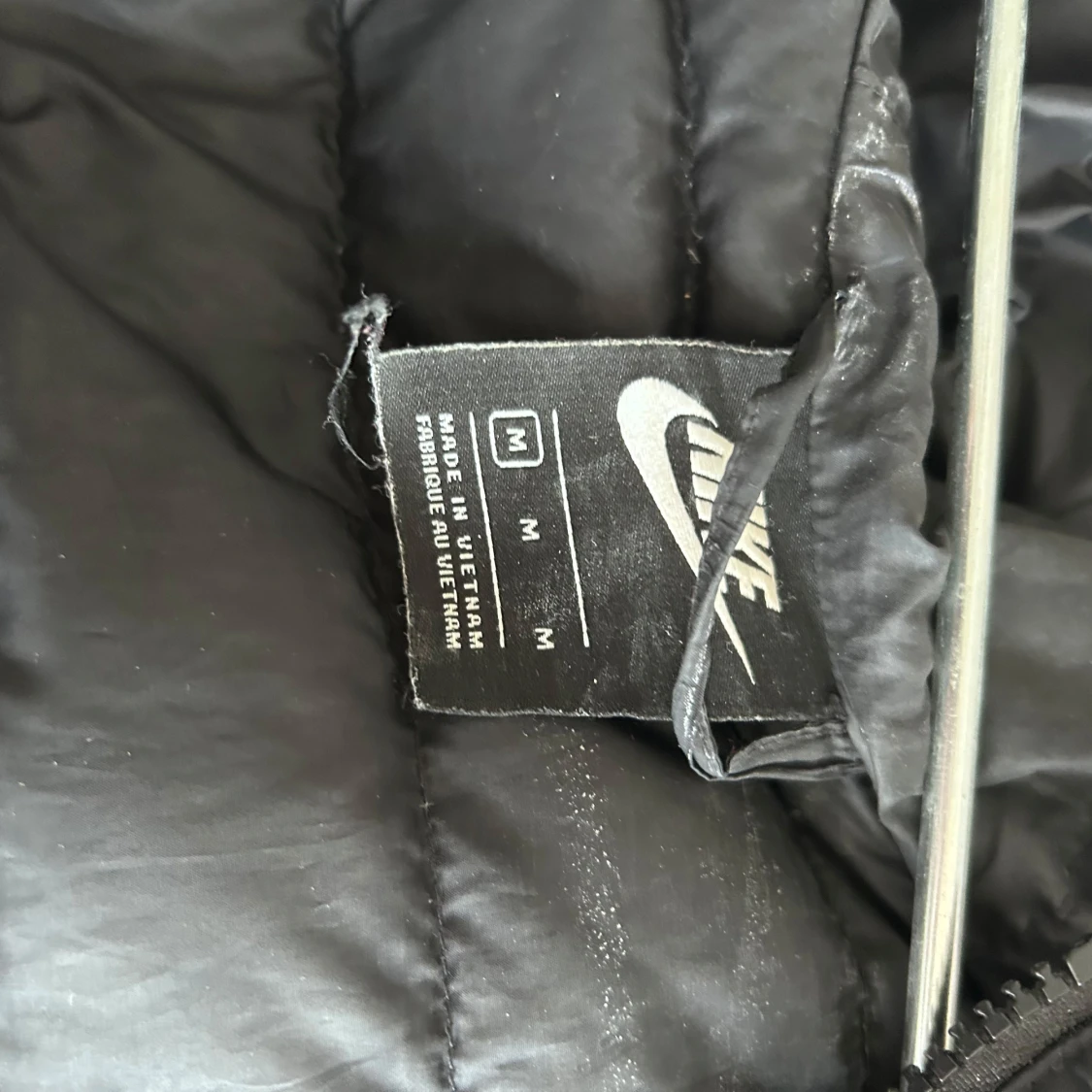 Svart dunjacka från Nike - 1