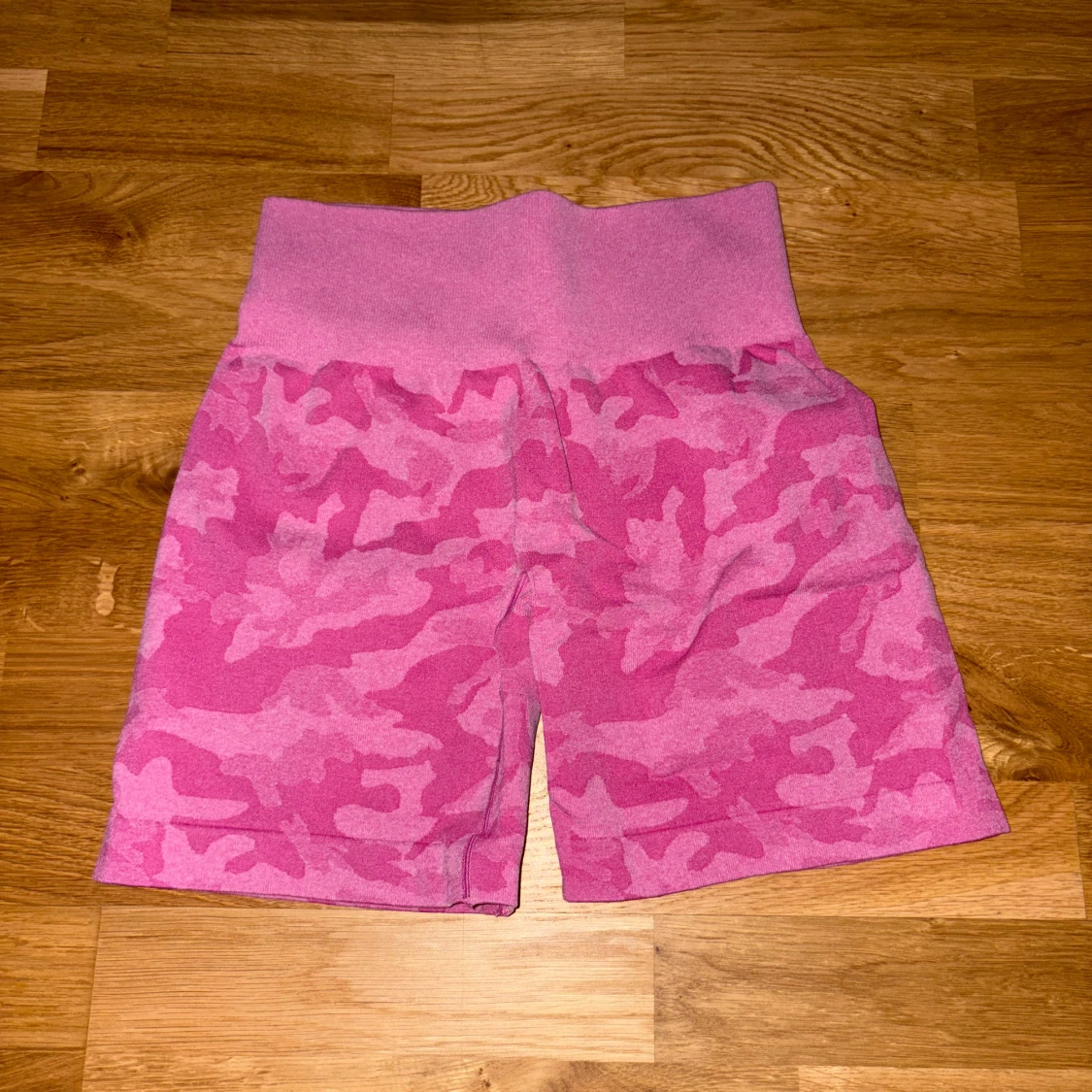 NVGTN bubble gum pink camo seamless shorts - 2