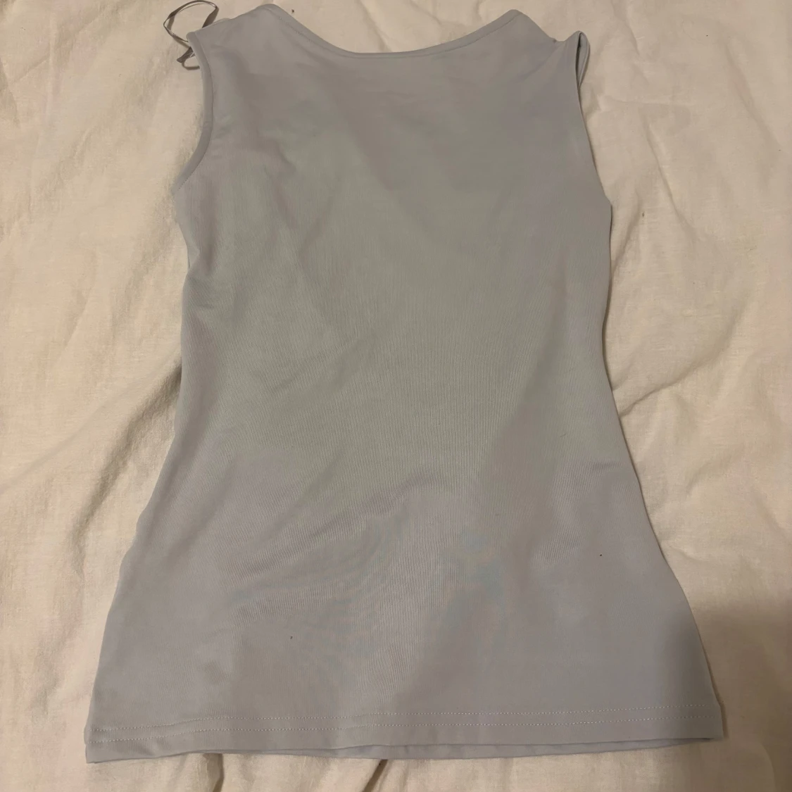 Ljusblå ärmlös linnetopp