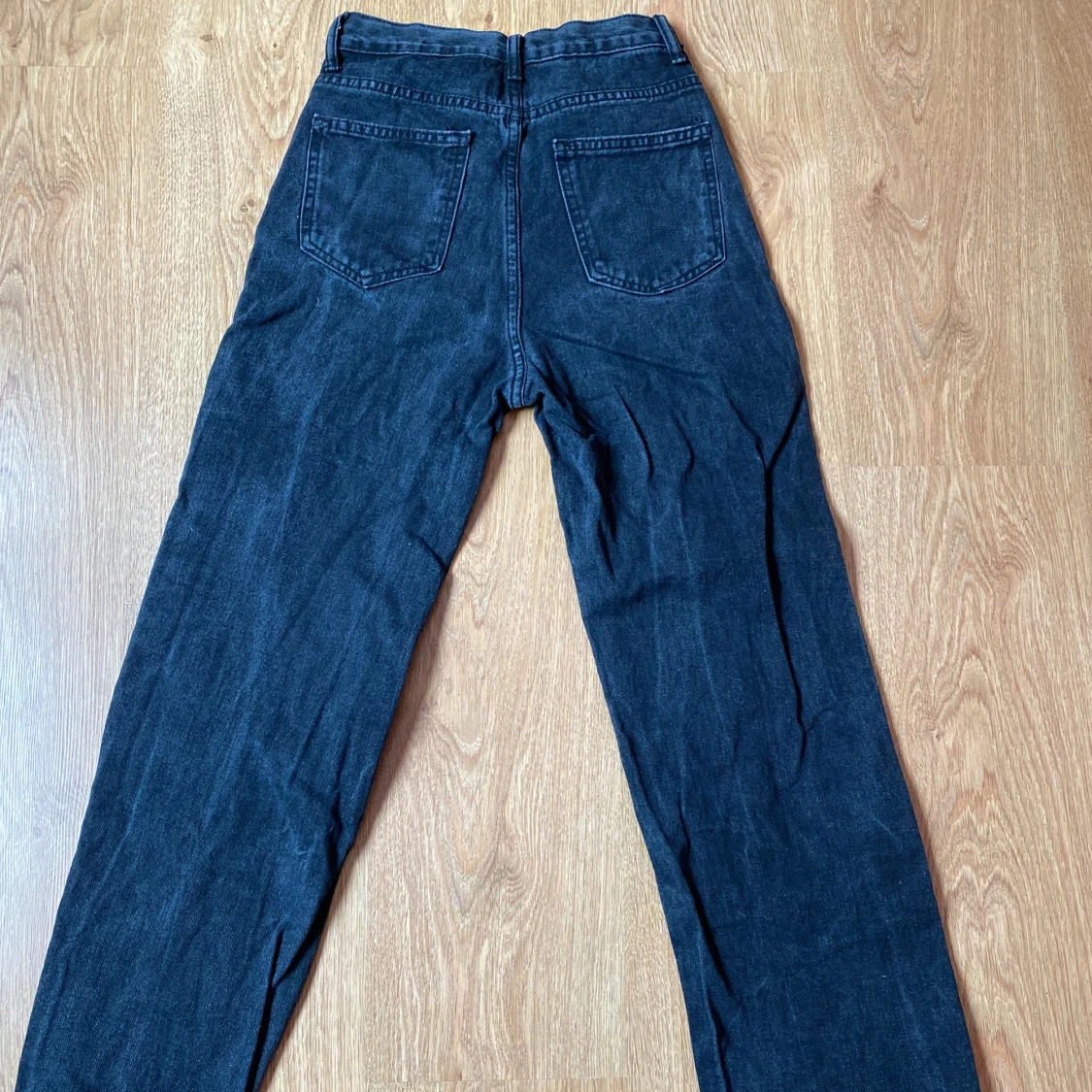 Svarta jeansbyxor - 1